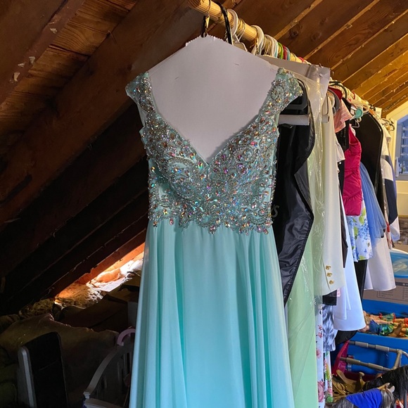 PROM DRESS - Picture 2 of 4